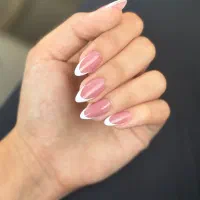 خدمات کاشت ناخن