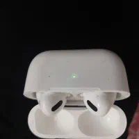 ایرپاد پرو با کابل شارژر