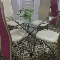 میزناهارخوری پایه استیل ۴نفره بسیار تمیز