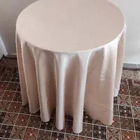 میز گرد چوبی نو|مبلمان خانگی و میز عسلی|صحنه, |دیوار