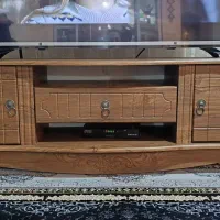 جاکفشی و میز تلویزیون در حد نو