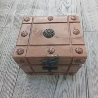 فروش یک عدد صندوقچه چوبی دست ساز دکوری|صنایع دستی و سایر لوازم تزئینی|طرقبه, |دیوار