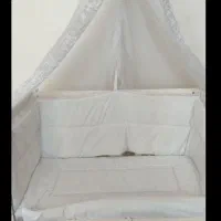تخت کنار مادر