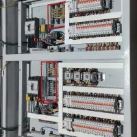 مونتاژ کار تابلو برق صنعتی