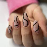 کاشت ناخن ۳۰۰ تومن