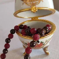 گردنبند مرجان قرمز و جا جواهری