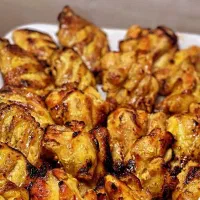 به یک شاگرد برای تهیه غذا نیازمندیم