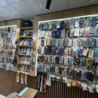 ویترین مغازه موبایل فروشی