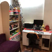 میز تحریر و کتاب خانه