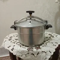 زود پز قدیمی بزرگ