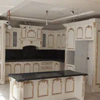 اجرا کننده کابینت و کمدیواری و تی‌وی وال و غیره .