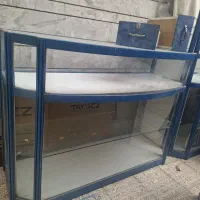 میز پیشخوان و ویترین مغازه