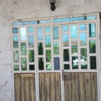 درب حیاط آهنی سالم و سنگین ،سه لنگه دو در بازشو