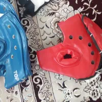 لباس محافظ هوگو وکلاه ودستکش وکمربند