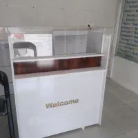 میز پیشخوان صندلی بنر