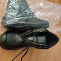 کفش ایمنی شوکتیان40نو ایمن پا 42