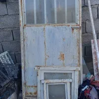 درب آهنی و پنجره حمام سرویس یا انباری