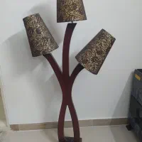 آباژور ایستاده