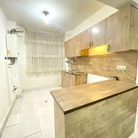 یک دست کابینت با سینک و شیر