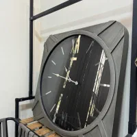 ساعت دیواری کاملا سالم ونو
