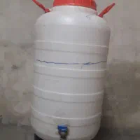 گالن آب ۴۰لیتری شیر دار وسه عدد گالن ۲۰لیتری   ‌‌