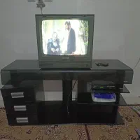 میز تلویزیون و تلویزیون