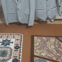 یک دست کت شلوار اسپورت کش  با دوتا پیراهنش