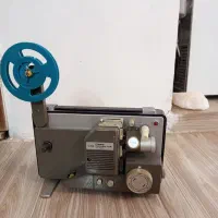 تلویزیون قدیمی و پخش کننده وضبط کننده وپرژکتور