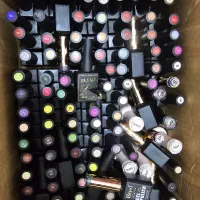 فروش لوازم ارایشی و ناخن