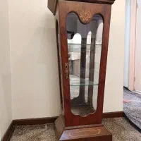ویترین رنگ ماهگونی  داخل آینه کاری شده  ارتفاع۱۰۶