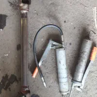 دو عدد گریس پمپ و یک عدد کاردان