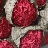 دسته گل کاغذی و شاخه گل کاغذی مصنوعی