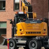 راننده بیل لاستیکی و بیل بگو هستم