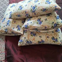 تعدادی تشک از پشم وبالش از پر|رختخواب، بالش، پتو|لاهیجان, مهرگان|دیوار