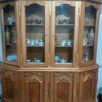 یک عدد بوفه بسیار بزرگ و جا دار و شیک