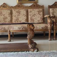 مبل استیل سلطنتی و دوعدد ویترین و میز ناهار خوری