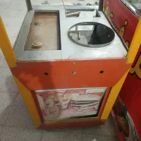 یک دکه فلافلی و یک میز کار