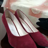 چندین کفش نو