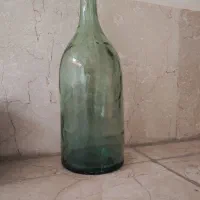 بطری شیشه ای قدیمی