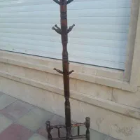 چوب لباسی ایستاده قدیمی