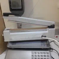 یک عدد ترازو وشکلات خوری