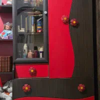 کمد چوبی نوجوان