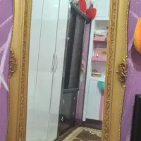 اینه با قاب قدیمی محکم