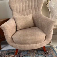 مبل راحتی چهار نفره تمیز و سالم