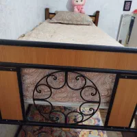 تخت دو طبقه فلزی پایه ها از چوب راش اصل