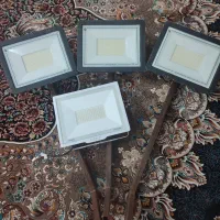 پروژکتور ۱۰۰وات با پایه