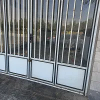 مغازه تجاری بر خ اصلی