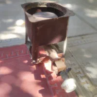 یه عدد سیمان زن و تسمه خاور و گاز آب گرم کن