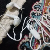 هندزفری سفید با کلاس