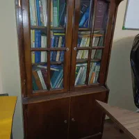 کتابخانه چوبی در حد نو